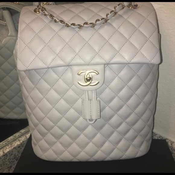 QUILTED CHANEL BACKPACK - Picture 3 of 12